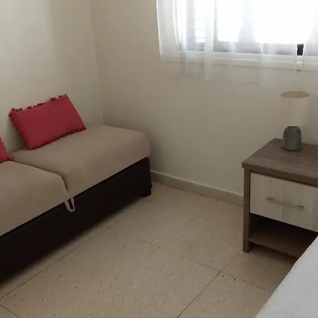 2 Bedroom In Makenzi דירה