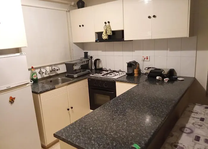 アパート 2 Bedroom In Makenzi ラルナカ