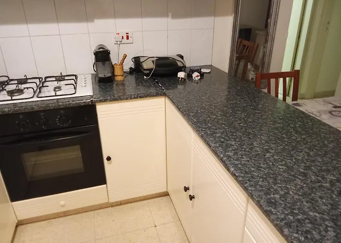 アパート 2 Bedroom In Makenzi ラルナカ