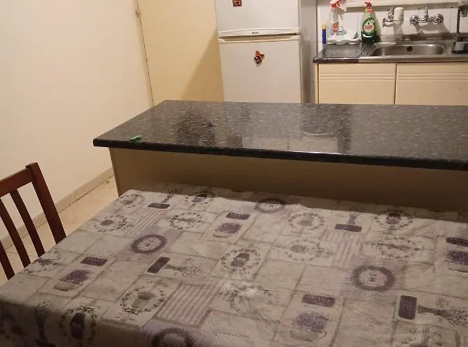 アパート 2 Bedroom In Makenzi