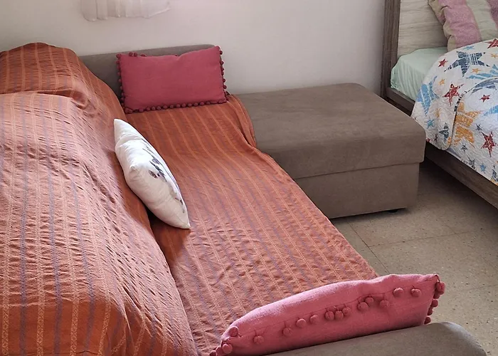 アパート 2 Bedroom In Makenzi ラルナカ